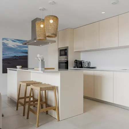 Vivi Homes - Eros Luxury, Pool, Sauna, Gym & Terrace Апартаменти