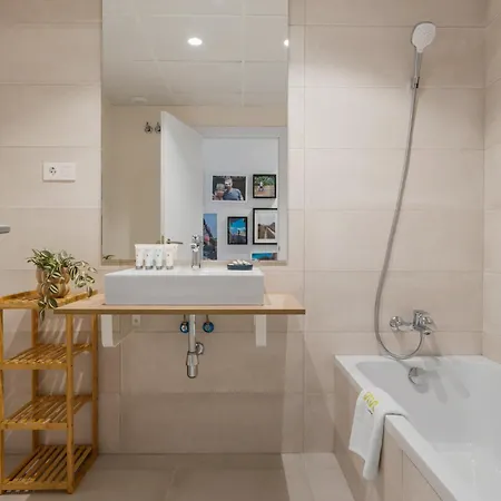 Vivi Homes - Eros Luxury, Pool, Sauna, Gym & Terrace * Естепона