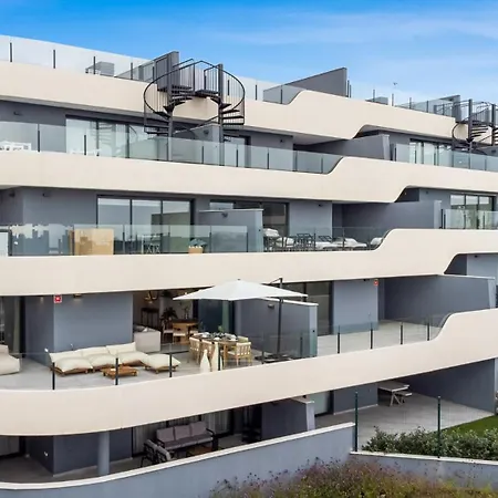 Vivi Homes - Eros Luxury, Pool, Sauna, Gym & Terrace Апартаменти