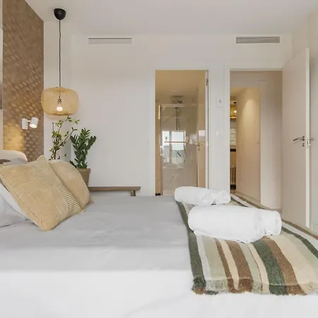 Vivi Homes - Eros Luxury, Pool, Sauna, Gym & Terrace Апартаменти